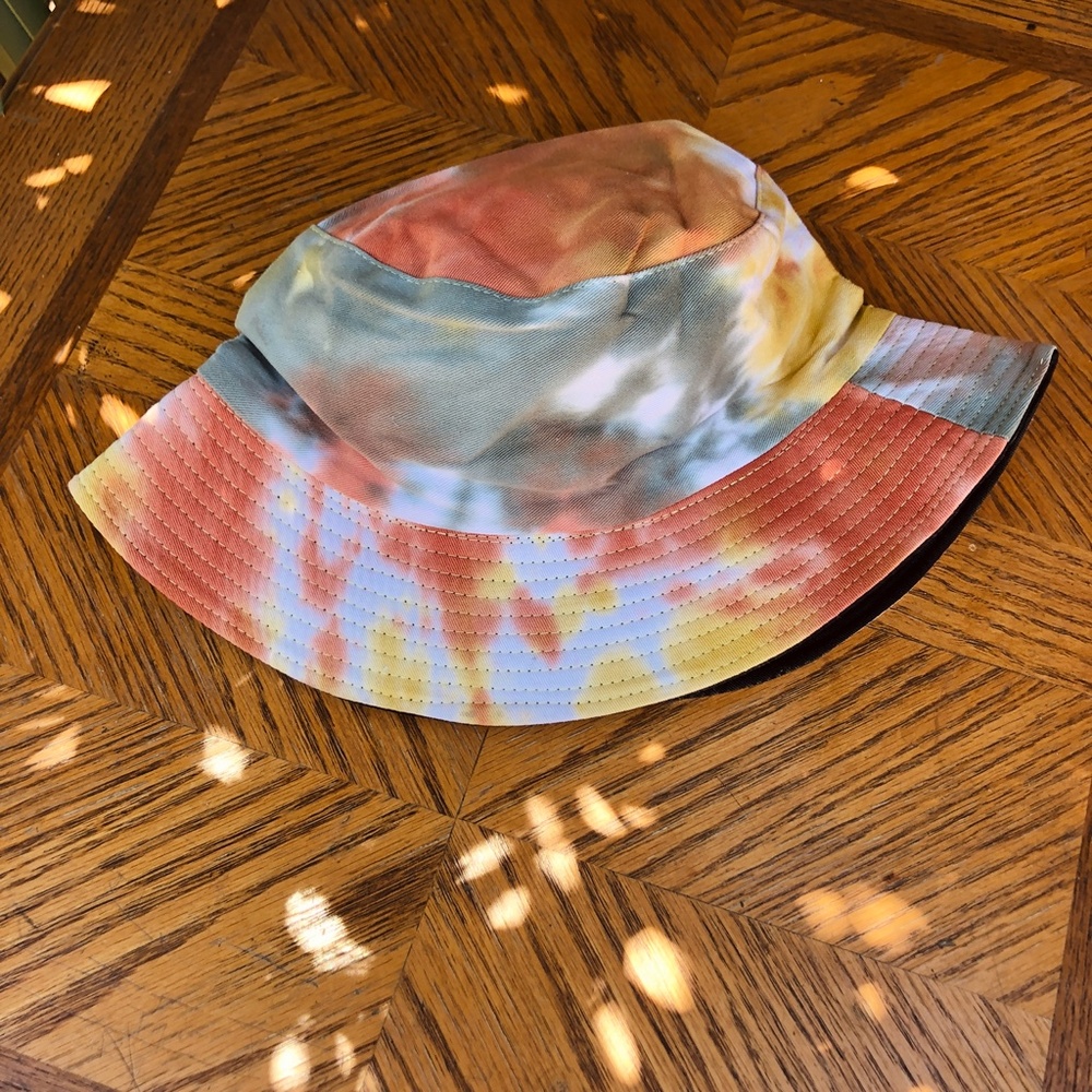 RESTOCK 🚨 Rincon Reversible Tie Dye Bucket Hat - Picture 5 of 13